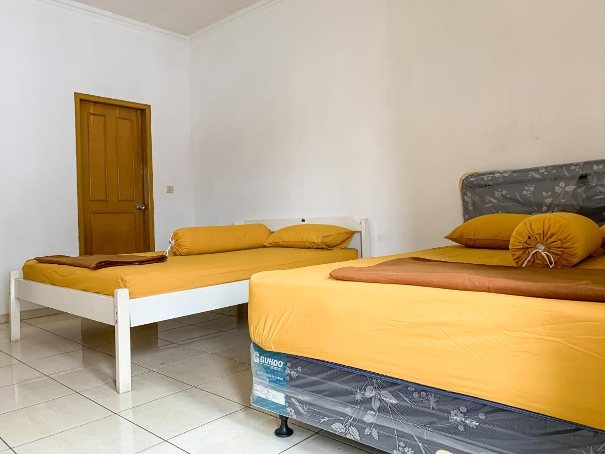 Beranda Istirahat Villa 4Br At Galaxy Resort Puncak Cikundul Exterior foto